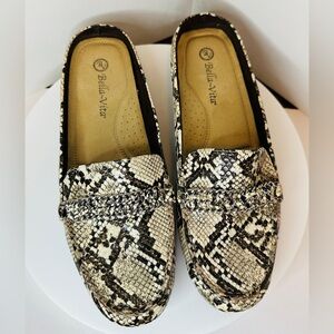 Women's BELLA VITA Taupe Snake Print Flat Loafer Mule With Chain Details Size9.5